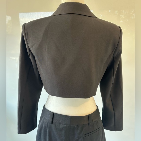 superdown Black Cropped Blazer. (Revolve) - Picture 5 of 11